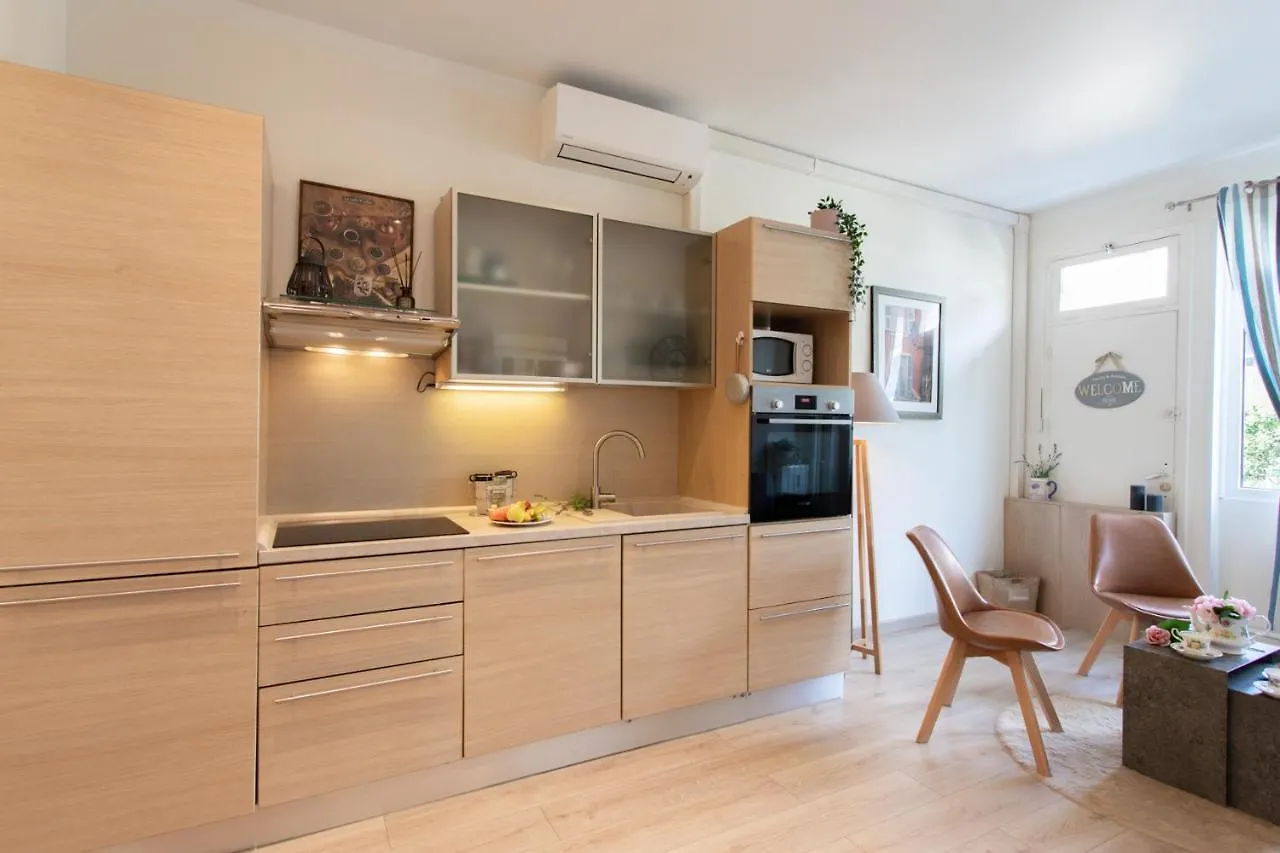 Luxury Apartment Nice Center Beach 3 Min Walk , Free Parking 0*,  Francja