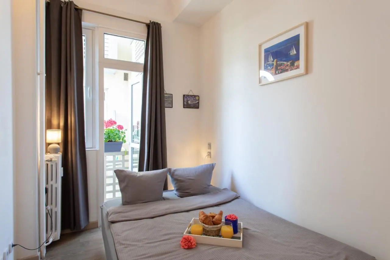 Luxury Apartment Nice Center Beach 3 Min Walk , Free Parking 0*,  Francja
